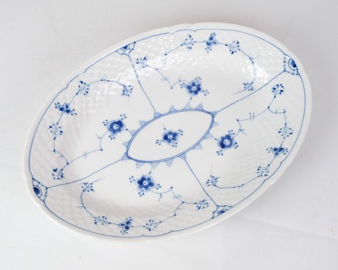 Oval Dish - No. 17 - Porcelain - Blue Painted - Blue Fluted - Bing & Grondahl
Great condition
