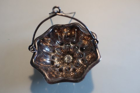 Antique tea strainer made of silver with a beautiful decoration
From the 1800-years
No stamp
L: about 3cm
Diam: 6,5cm
In a good condition