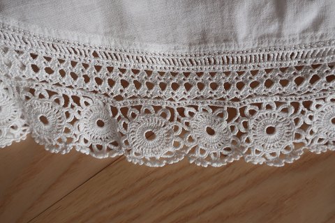 Gamle smukke gamle mamelukker med håndhæklede kanter og flot,  anderledes lukningSmuk og spændende beklædningGod stand