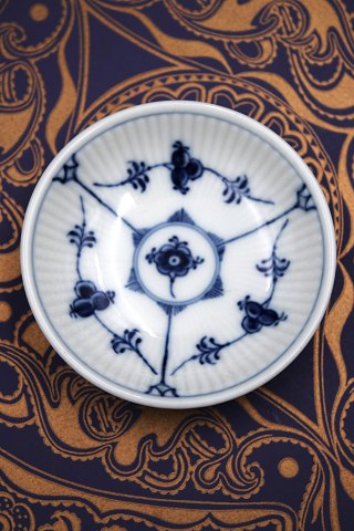 Royal Copenhagen , lille Musselmalet Riflet skål. Dia.:9,2cm.
1/2236.
