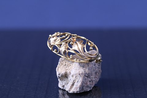 Gold brooch