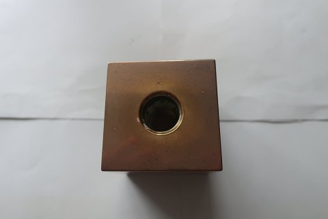 A beautiful unique candlestick quadratic, made in massive brass
Made by hand
Design: P. H. J., Copenhagen, Denmark
6cm x 6 cm x 6cm
Weight: 1.626 gram
From the 1950