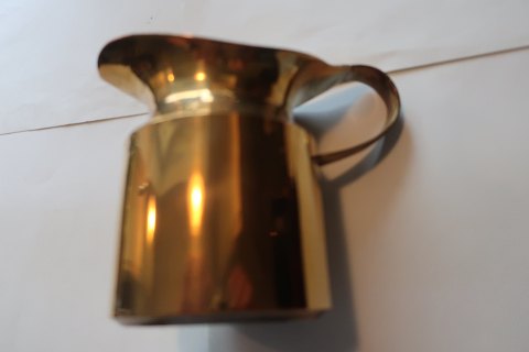 A beautiful jug, made in massive brass
H: 10,5cm
Diam.: 8,5 cm
Weight: 325 gram
In a good condition