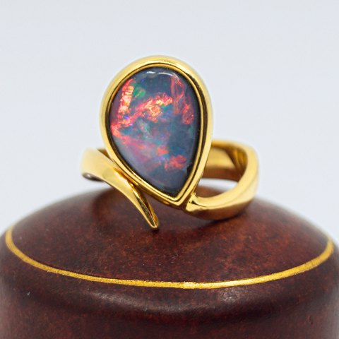 Georg Jensen; Ring i 18 kt. guld med opal