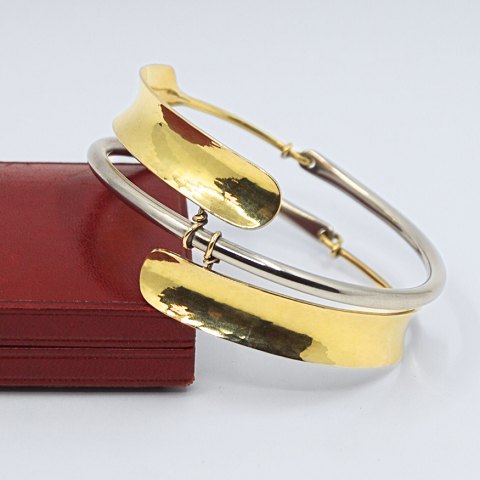 Ole Bent Petersen; Dansk design armring af 18 kt. guld og stål