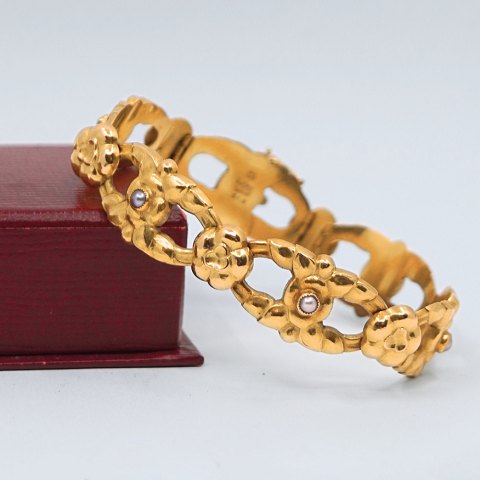 Georg Jensen; Skønvirke armbånd af 18 kt. guld med perler, nr. 119