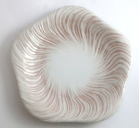 Royal Copenhagen. Pink Conch. Design Arje Griegst. Dinner plate. Diameter 24,5 
cm. Model 14172. (2 quality).