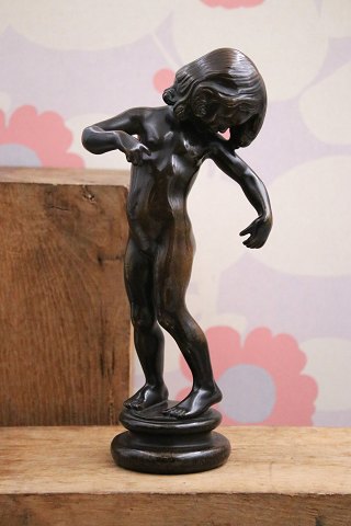 Rare Kai Nielsen Venus figure in the number patinated bronze 
M5-75. 
signed. Kai Nielsen. Rare Kai Nielsen Venus figure in the number patinated bronze 
M5-75. 
signed. Kai Nielsen.
