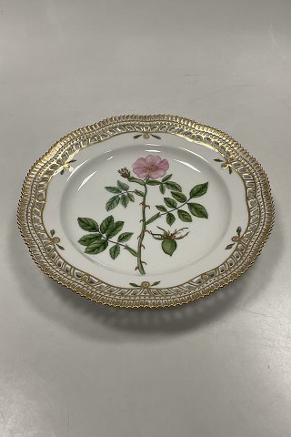 Royal Copenhagen Flora Danica Pierced Dinner Plate No. 20/3535