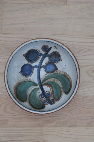 Basin from the Kaktus-Serie
From Søholm, Bornholm, Denmark
Design: Noomi Bachausen
Nr. 3217
H: 9cm 
D: 28,5cm
We have a large choice of pottery from Søholm 
Please contact us for further information