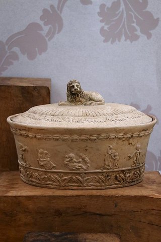 Antique Swedish oval empire faience tureen from 1810-40 with fine decorations 
and a lion lying on the lid... Antique Swedish oval empire faience tureen from 1810-40 with fine decorations 
and a lion lying on the lid...