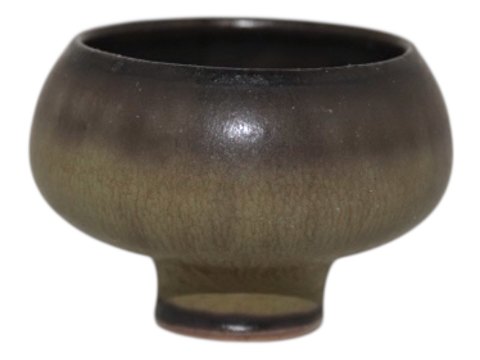 Höganäs Sweden art pottery
Miniature bowl by John Andersson