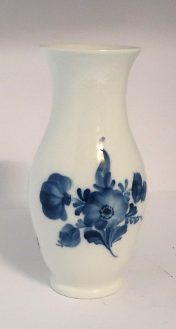Royal Copenhagen. Blue flower. Vase. Model 8263. Height 18 cm. (2. quality)