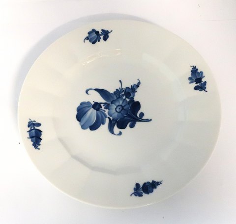 Royal Copenhagen. Blue flower. Dinner plate. Model 8549. Diameter 25.5 cm. (2 
sorting)