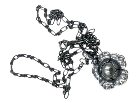 Georg Jensen Årssmykke 2002
Vedhæng og halskæde