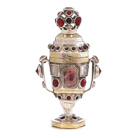 Danish silver vinaigrette By Paul Hansen, Tondern, 
1785-1830. H: 12cm