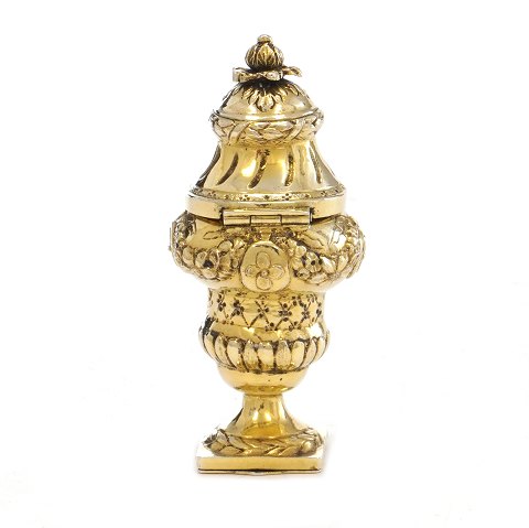 Danish silver vinaigrette by Christian Nielsen 
Lindbach, 1767-1815, København. H: 7,6cm