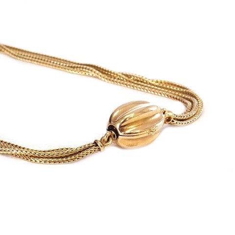 Ole Lynggaard Copenhagen 14kt gold necklace with 
Coffee bean-clasp. L: 41cm