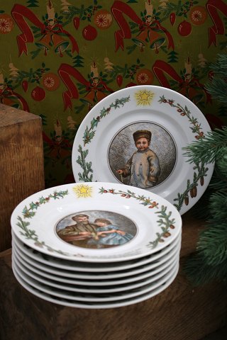 Royal Copenhagen Peters Christmas plates with Christmas motifs.
Dia.: 19cm...