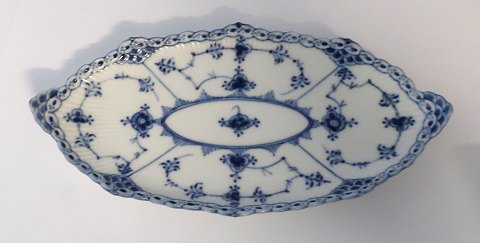 Royal Copenhagen. Blue Fluted Half Lace. Pickle dish. Model 1115. Length 25 cm. (2 quality).