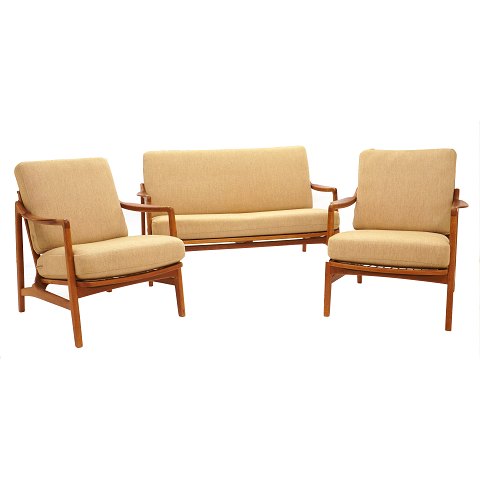 Set of sofa and two lounge chairs by Tove & Edvard Kindt Larsen manufactured by France and Daverkosen, oak and teak