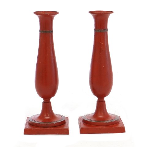 Pair of red decorated pewter candlesticks. Denmark circa 1840. H: 21,5cm