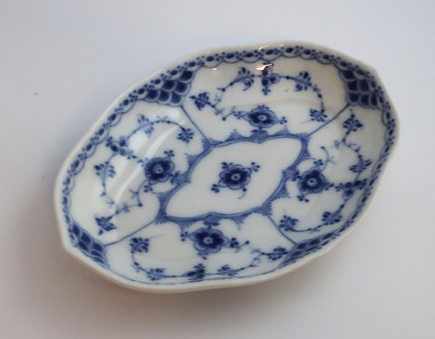 Royal Copenhagen. Blue Fluted Half Lace. Pickle dish. Model 551. Length 18 cm. (1 quality).