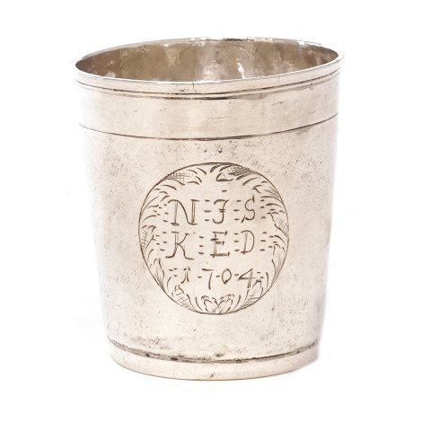 Silver cup by Villads Frandsen, Copenhagen, 1687-1715. H: 6,4cm