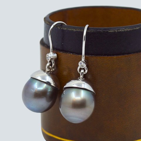Pearl earrings in 14k white gold with Tahiti pearl and diamond