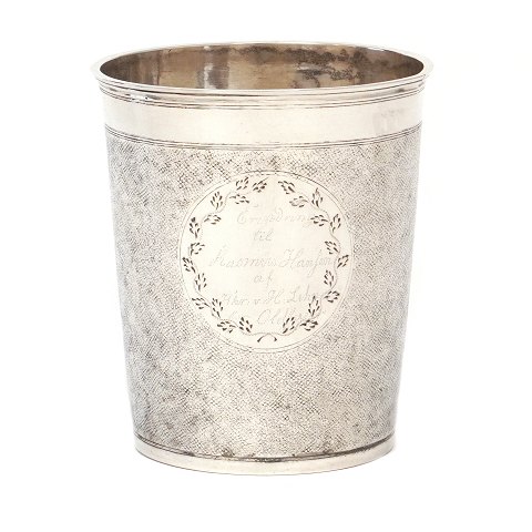 Grosser Silberbecher wahrsch. Hans Nielsen Wolgast, Kopenhagen, vor 1700-1711Datiert 1698.H: 11,5cm. D: 9,9cm