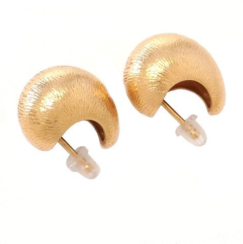 Pair of Ole Lynggaard, Copenhagen, 18kt gold earrings. Size: 15x15mm