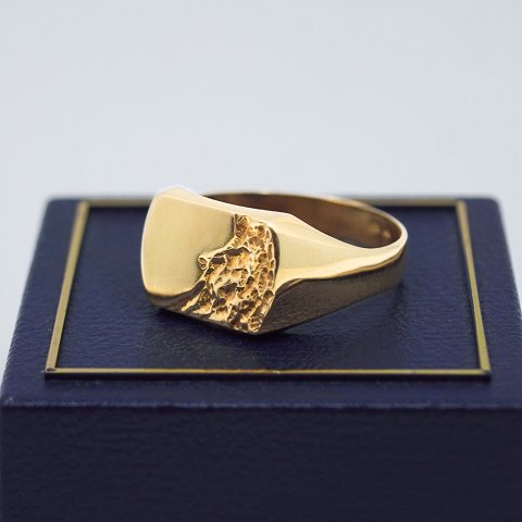 Signet ring in 14k gold