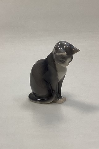 Royal Copenhagen Mini Collection Sitting Cat No. 687