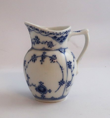 Royal Copenhagen. Blue Fluted Half Lace. Creamer. Model 522. Height 10.5 cm. (2 quality)