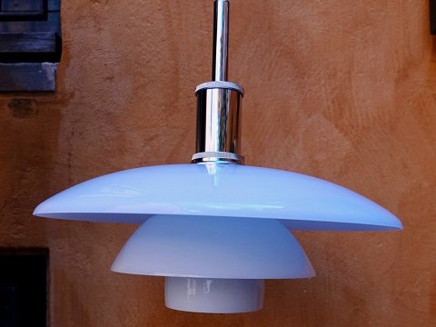 Poul HenningsenLarge PH 4,5/4 lamp with glass shades