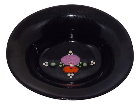 Bjørn Wiinblad ceramicsOval unique bowl with purple and orange decoration from 1961