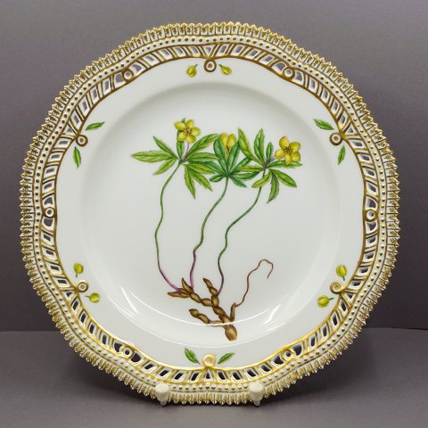 Royal Copenhagen, Flora Danica; Dinner plate #3553