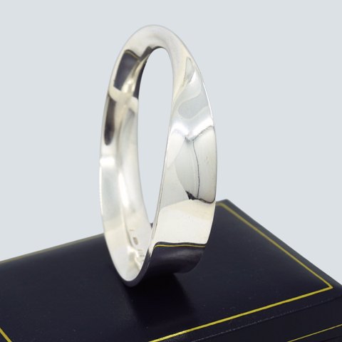 Georg Jensen, Vivianna Torun Bülow-Hübe; Möbius bangle in sterling silver, no. 206