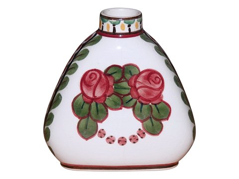 Aluminia"Triangular" vase with red roses
