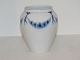 Bing & Grondahl 
Empire, vase.
The factory 
mark shows, 
that this was 
made between 
1962 and ...