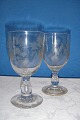Fine old glass 
with frosted 
pattern, height 
14.1 cm. 
diameter of 7.3 
cm. Fine 
condition
