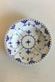 Royal 
Copenhagen Blue 
Fluted Full 
Lace Deep Plate 
No 1170. 
Measures 20 cm 
/ 7 7/8 in.