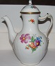 Royal 
Copenhagen 
Light Saxon 
Flower Coffee 
Pot No 1794. 
Measures 25cm 
and is in good 
condition.