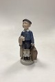 Royal Copenhagen Månedsfigur Juni - Skoledreng med taske No. 4528Designet af Hans Henrik ...