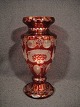 Böhmiske 
krystal vase 
slebne rødt 
overfang.
Fra 1800 
tallets 
slutning.
kontakt for 
pris.