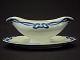 Rectangular 
sauce boat with 
fixed dish
Length 25 cm - 
height 10 cm
Nice condition