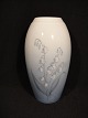 Bing & Grondahl 
vase with lily 
branch
No. 157-5251 
H: 18.5 cm.
