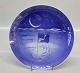 # Royal 
Copenhagen 
Collector Plate 
RC-CM 324 1969  
Moon plate. 
Moon landscape 
with footprints 
...