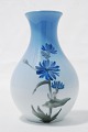 Vase with 
floral motif, 
Lyngby 
porcelain.  
Vase, height  
20.5 cm. 1. 
Quality, fine 
condition. 
