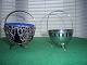 2 silver plated 
sweetbowls with 
original blue 
glass. England 
approximately 
1880.